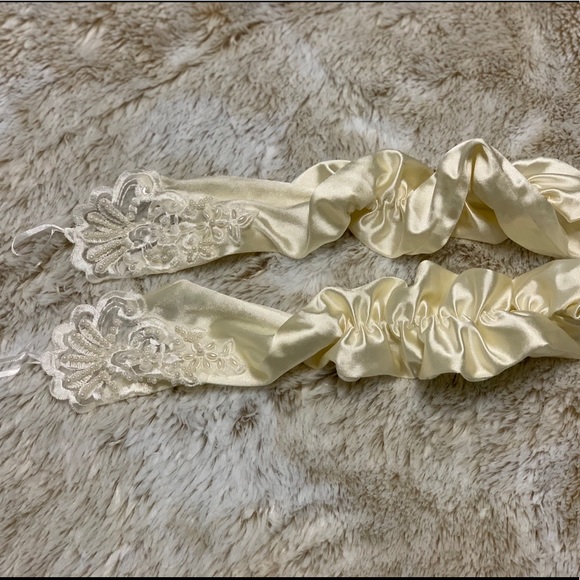 JJs House Accessories - Gloves: Ivory & Satin • Bridal • Prom • Formal